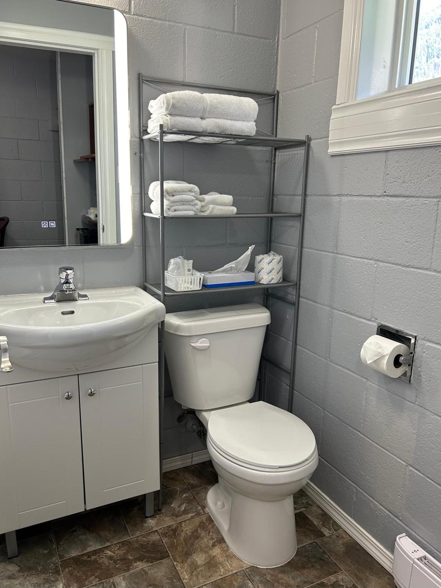 Fauquier Arrow Lake Motel المظهر الخارجي الصورة